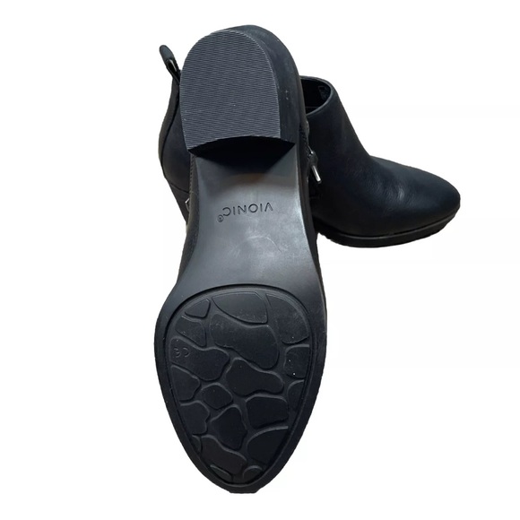 Like New!!! Vionic Cecily Ankle Bootie Boot Black Leather. Size 10W - Picture 6 of 11